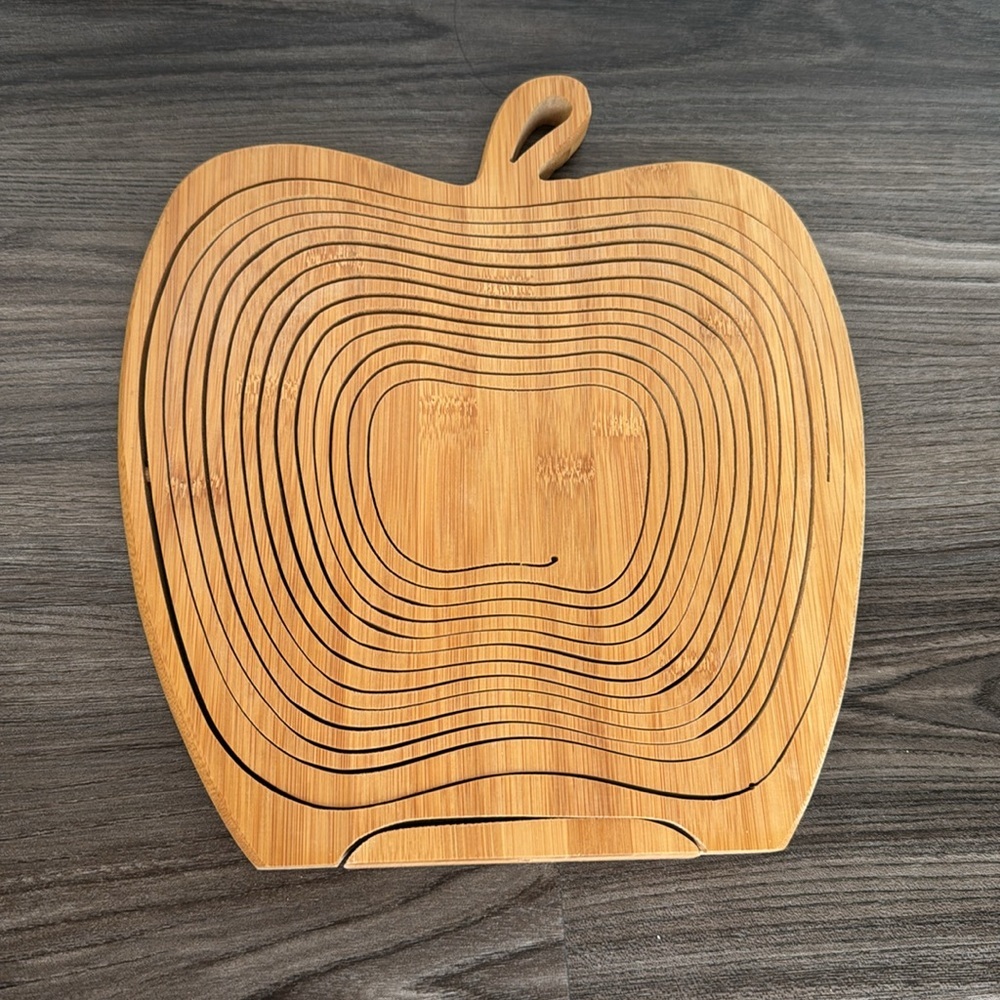 Wooden Apple Shaped Expandable Fruit Basket/Trivet - Picture 5 of 5